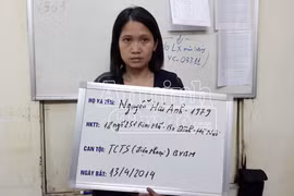 Liệt một tay vẫn "hành nghề 2 ngón" tại bệnh viện Bạch Mai