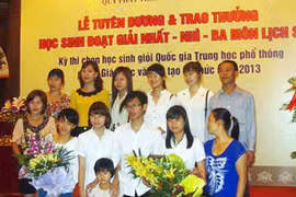 Vinh danh học sinh giỏi quốc gia môn lịch sử năm 2013