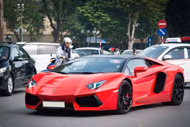 Siêu xe mui trần Lamborghini hơn 20 tỷ đồng tái xuất tại Hà Nội
