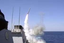 Mỹ có thể tấn công Syria bằng tên lửa Tomahawk từ tàu chiến Aegis? 