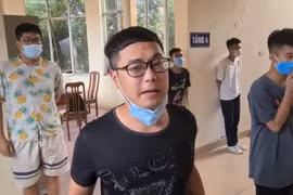Video: Bắt nhóm đối tượng "múa" dao giữa phố đêm