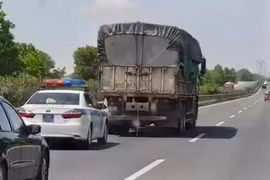  Phạt 5 triệu đồng 2 lái xe không nhường đường cho xe ưu tiên trên cao tốc Hà Nội - Hải Phòng