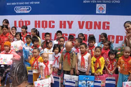 Lớp học đặc biệt của bệnh nhi hiểm nghèo