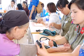 “Thắp lửa tình nguyện vì nhân dân phục vụ” 