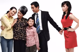 Cả đoàn làm phim… khám mắt tập thể