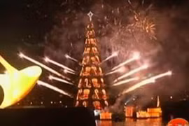 Cây thông Noel nổi lớn nhất thế giới