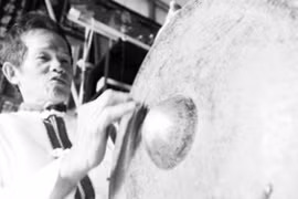Người đánh thức hồn rừng núi