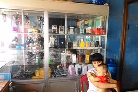 Một cửa hàng bị mất trộm hơn 70 chiếc điện thoại di động