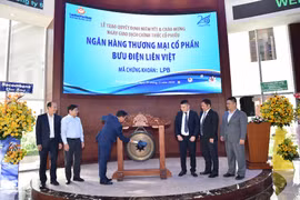 Cổ phiếu LPB của LienVietPostBank chính thức "chào sàn" HOSE