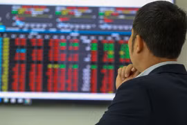 Thị trường chứng khoán “đỏ lửa”, VN-Index mất gần 61 điểm