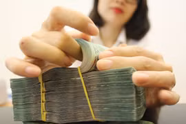 Một số ngân hàng rục rịch tăng lãi suất, thanh khoản đã trở nên căng thẳng?