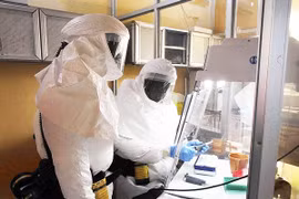 “Quyết đấu” với Ebola