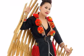 Vân-Ánh và nhóm Blood Moon Orchestra biểu diễn tại Hà Nội