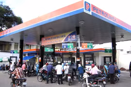 Giảm giá xăng dầu vẫn “nhỏ giọt”