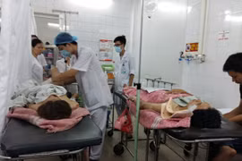 Vụ sập nhà ở Cửa Bắc: 2 nạn nhân đang cấp cứu, đầu bếp quán nem Xuân Dần chấn thương nặng