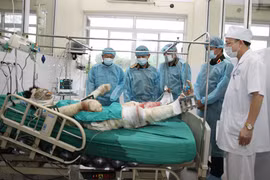 Tìm mọi giải pháp cứu chữa các chiến sỹ bị thương trong tai nạn máy bay Mi-171