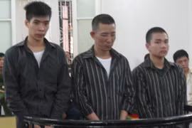 Gây sự với hàng xóm còn gọi con trai về chém người không nương tay