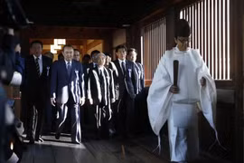 Thủ tướng Nhật gửi lễ vật tới đền Yasukuni, “chọc giận” Trung - Hàn