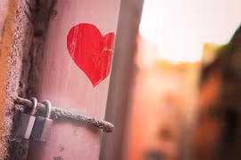 Hỏng hết một đời, chỉ vì "yêu điên"