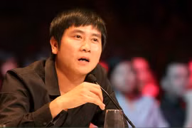 Nhạc sỹ Hồ Hoài Anh: Hôn vợ trước khi ra khỏi nhà là yêu thực sự