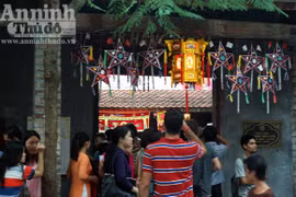 Sự thật phía sau tấm rèm màu