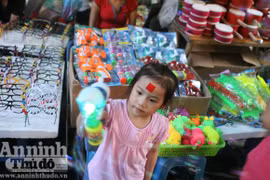 Tìm về Hàng Mã lựa quà Trung thu