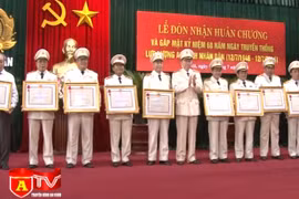 Lực lượng an ninh đón nhận Huân chương Bảo vệ Tổ quốc