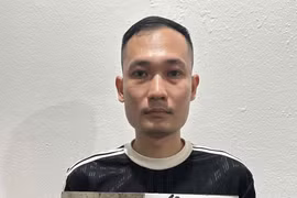 Người đàn ông cho khách vay tiền lãi suất cao dưới hình thức 'bốc bát họ'