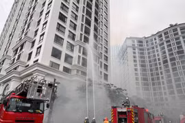 Phối hợp nhiều lực lượng diễn tập chữa cháy tại khu đô thị Royal City