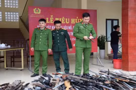 Tiêu hủy gần 400 vũ khí, công cụ hỗ trợ các loại