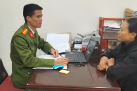 Bắt người phụ nữ cho vay lãi suất "cắt cổ"