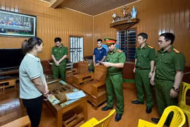 Khởi tố bị can nhóm đối tượng “Làm giả tài liệu của cơ quan, tổ chức”