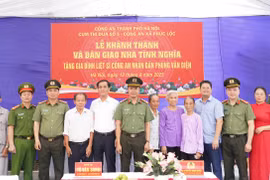 Công an Hà Nội khánh thành nhà tình nghĩa tặng gia đình thân nhân liệt sĩ Phùng Văn Diện