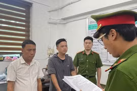 Bắt tạm giam giám đốc và kế toán Công ty khai thác khoáng sản tại Kim Bôi