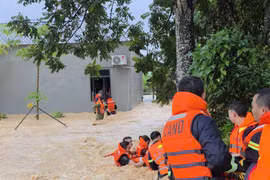 Công an tỉnh Bắc Ninh cứu nhiều người dân trong đêm mưa lũ