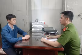 Khởi tố nhóm đối tượng tổ chức đánh bạc và đánh bạc 