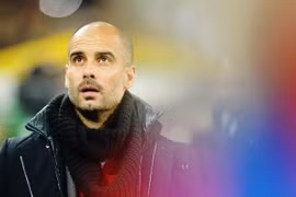 HLV Guardiola so sánh Robben với vợ mình