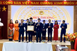Hà Nội tuyên dương học sinh, giáo viên đạt thành tích cao kỳ thi Olympic Khoa học trẻ quốc tế 2023