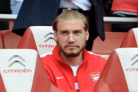 Arsenal không muốn giữ chân Bendtner