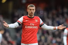 Podolski phủ nhận sẽ bị đem làm “vật tế thần”