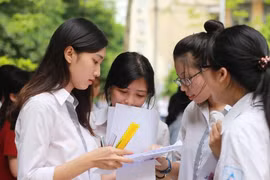 Gần 2.000 học sinh giỏi quốc gia THPT được tặng bằng khen