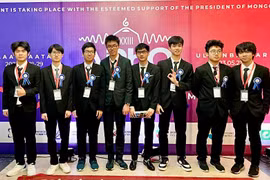 8/8 học sinh Việt Nam đoạt giải tại Olympic Vật lí Châu Á - Thái Bình Dương