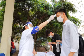 Phụ huynh muốn học quy chế thi trực tuyến cùng con vì lo nhiều quy định mới