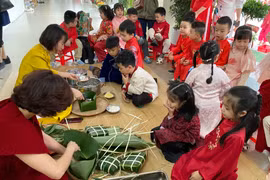 Giáo viên trường công thí điểm đặt hàng dịch vụ giáo dục sẽ được thưởng Tết theo Nghị định mới