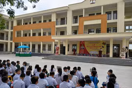 Thông tin về tình hình sức khỏe học sinh lớp 5 Hà Nội ngã từ tầng 2 xuống sân trường 