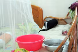 Không mưa vẫn dột
