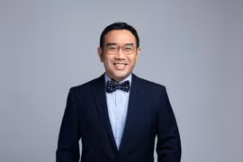 Chuyên gia UOB: Đồng USD tiếp tục suy yếu, giá vàng có thể lên 3.700 USD/ounce