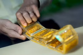 Ngân hàng Nhà nước giảm giá vàng SJC, các ngân hàng thay đổi chính sách bán