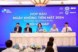 Giao dịch ATM tiếp tục giảm, thanh toán không dùng tiền mặt tăng mạnh
