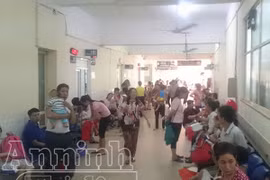 Bác sĩ "mách" cách phòng bệnh cho trẻ em mùa nắng nóng